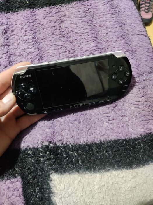 Vând PlayStation PSP 3004