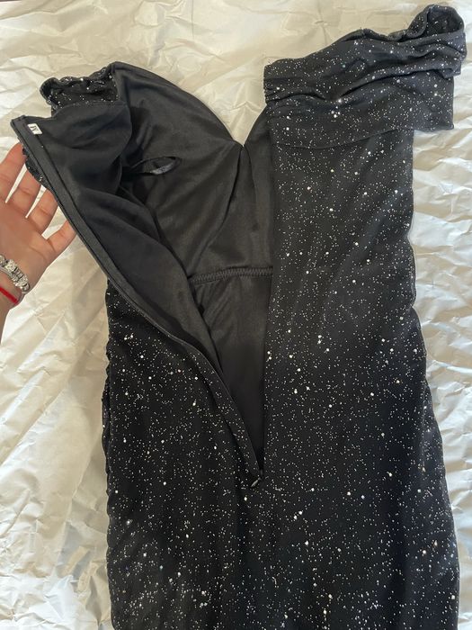 Елегантна къса рокля с блясък