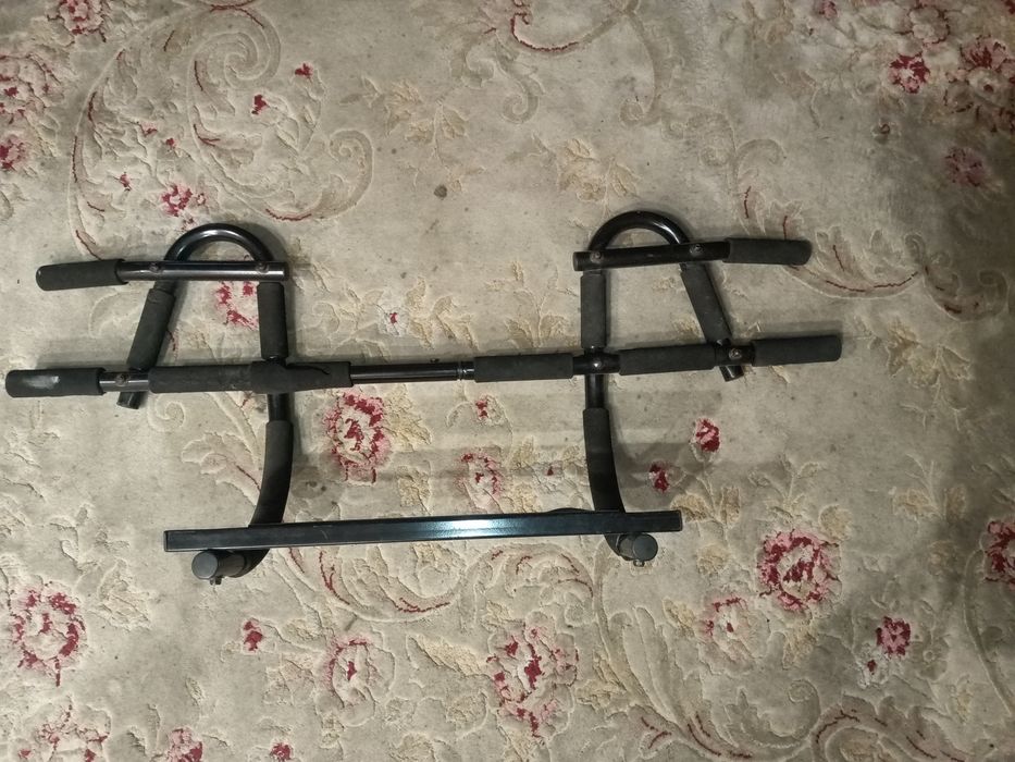 Продам турник универсальный