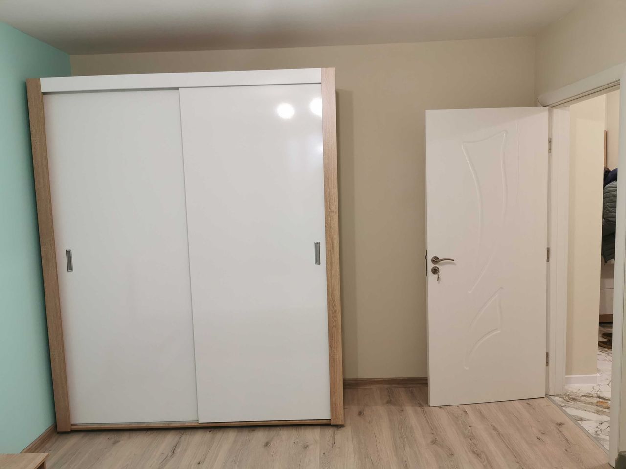 Дава се под наем Тристаен апартамент в Стара Загора, Център - 90 кв.м за 357 € - Снимка #2