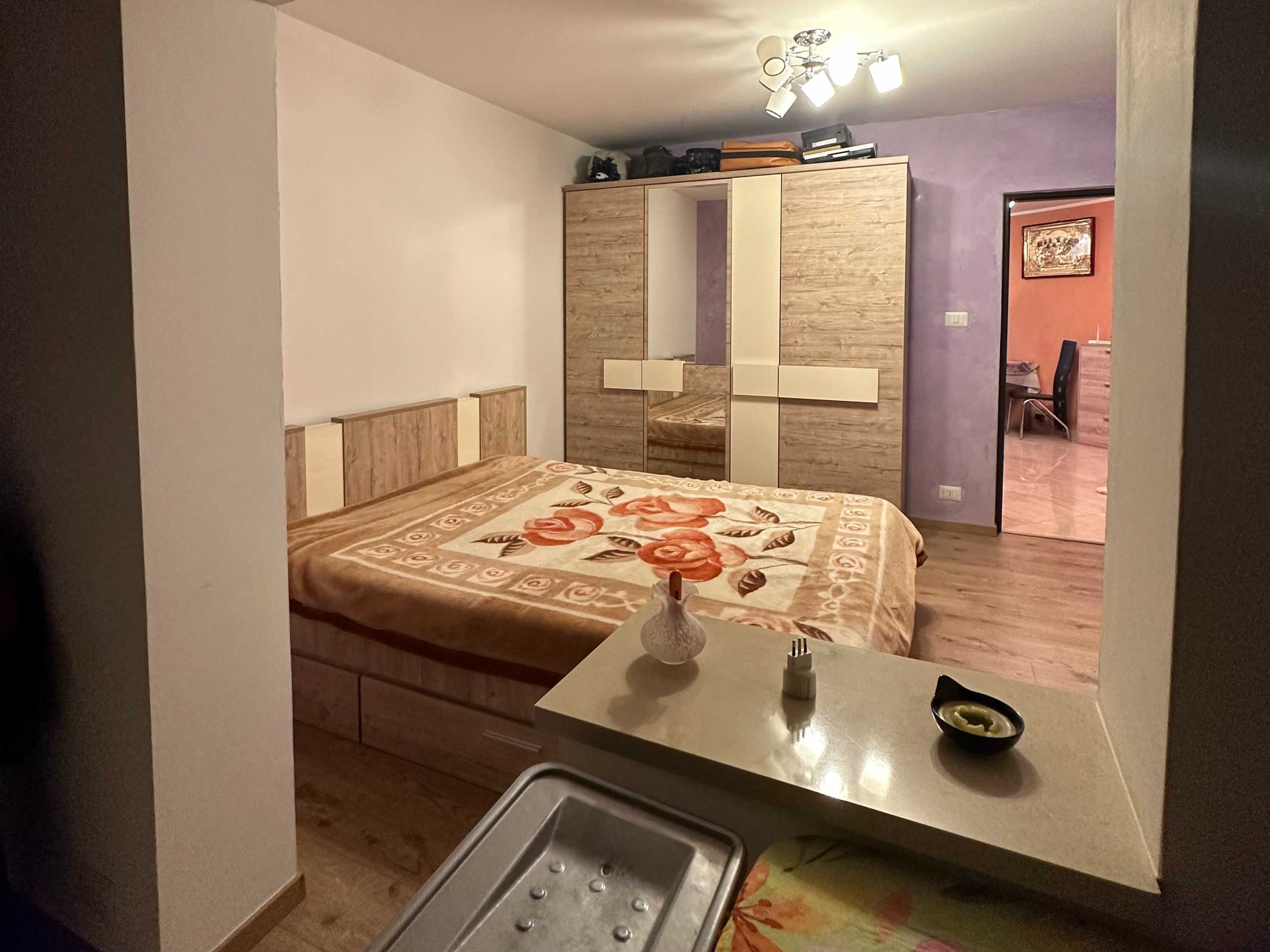 Vindem urgent apartament ,3 camere ,etaj 3, zona Complex Alba Iulia