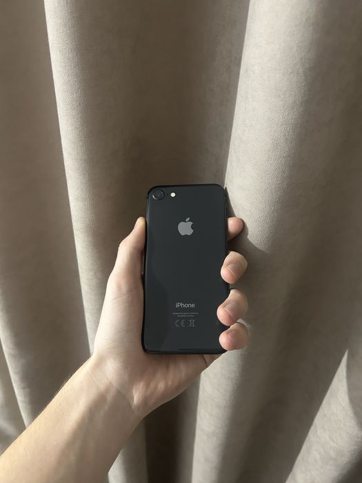 Айфон 8, 64 гигабайт