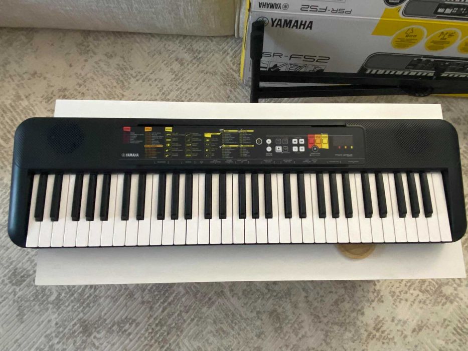 Yamaha PSR-F52 – stare excelentă, ideală pentru începători!