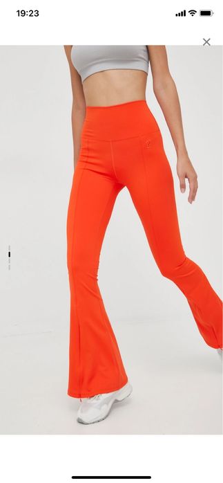 Оригинални жилетка Levis и клин P.E nation