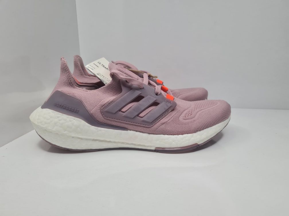 Маратонки Adidas Ultraboost 21

Чисто нови с етикети без кутия.

Разме