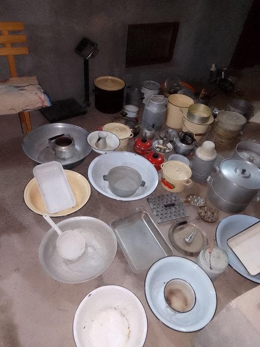 Посуды и  тазик   б у