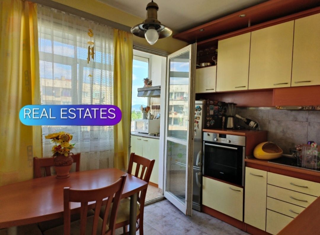 Дава се под наем Тристаен апартамент в София, Света Троица - 90 кв.м за 663 € - Снимка #1