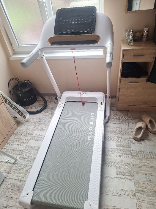 Бягаща пътека Life Gym