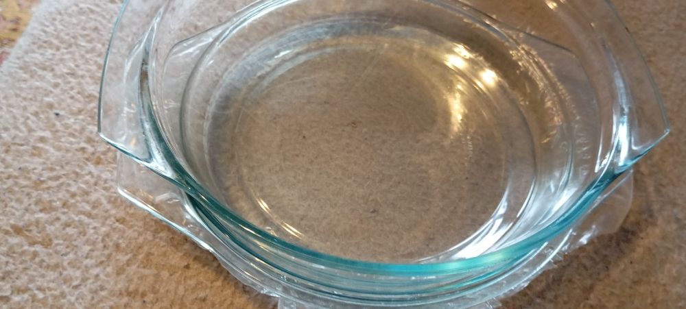 Vas nou de yena și set de  pahare vintage