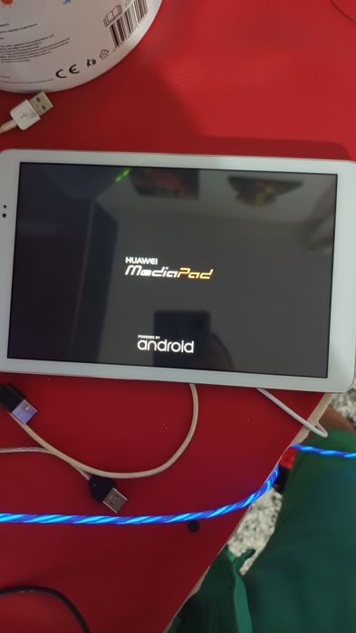 Vând tableta Huawei