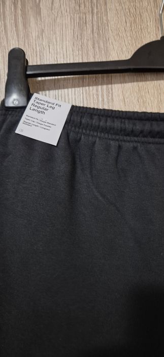 Vând pantaloni de trening Nike original nou