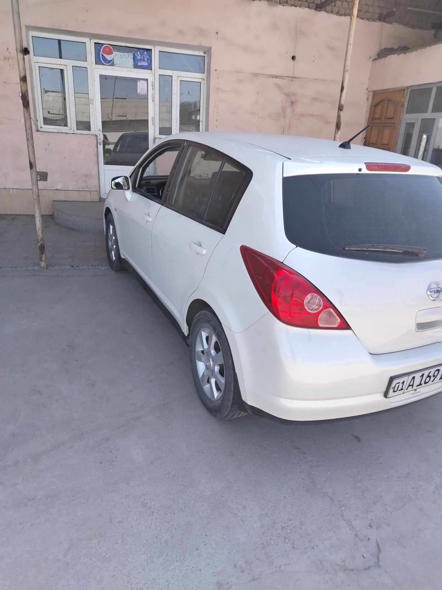 Nissan tiida sotiladi