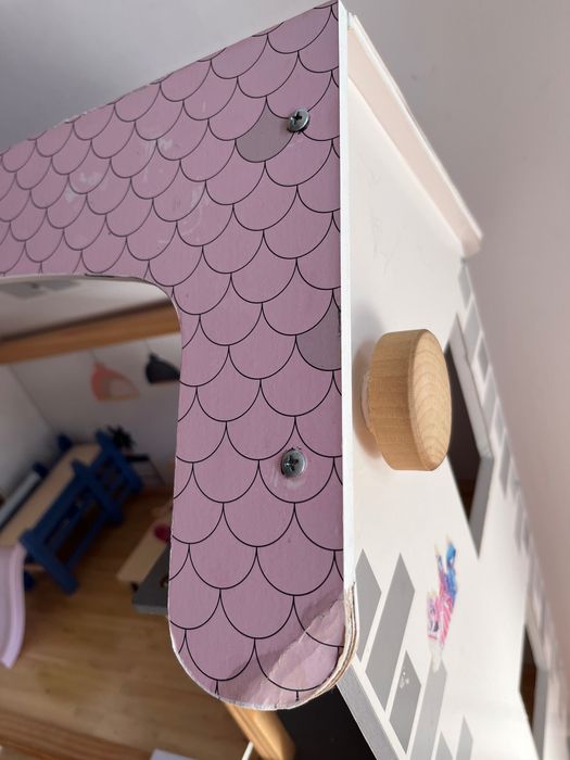 Дървена къща за кукли