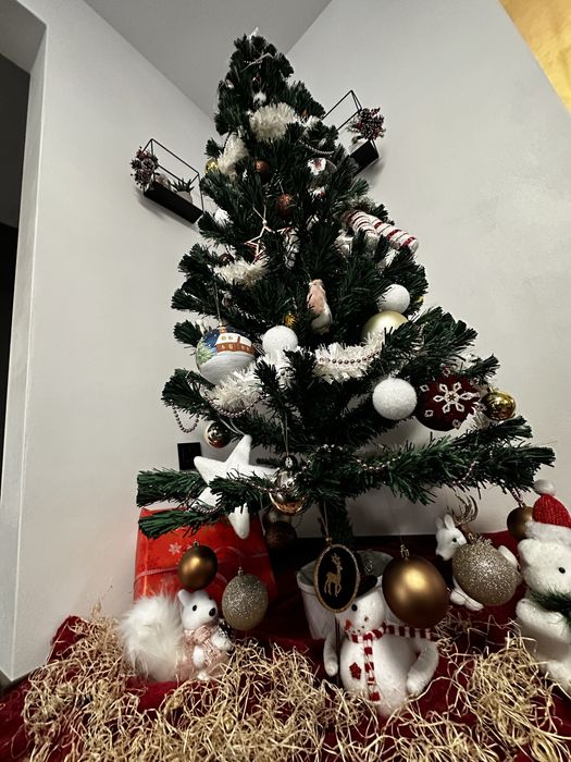 Vand brad artificial cu instalatie de lumini 210cm