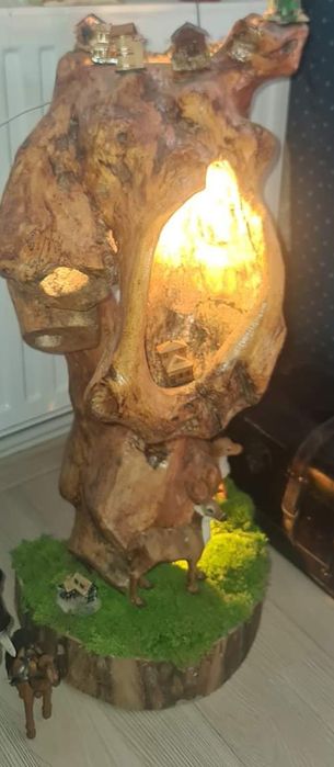 Vand veioza din radacina copac cu muschi