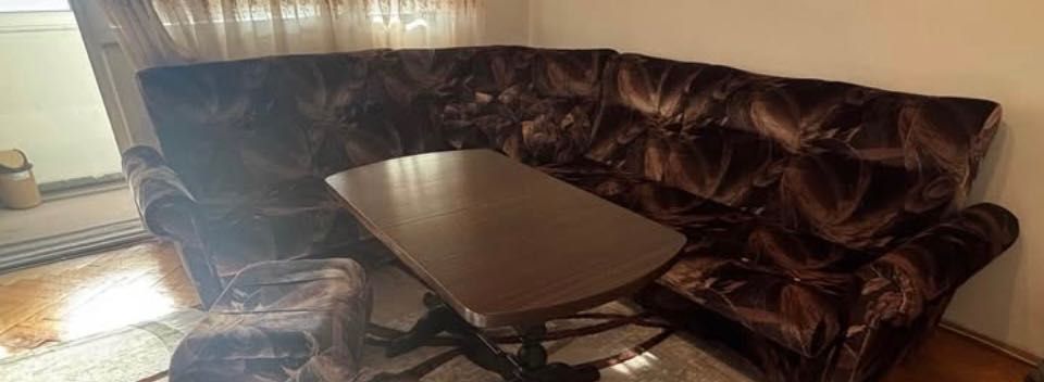 Продавам секция и разтегателен диван