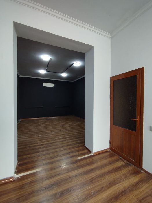 Magazin arendaga beriladi femil park yonda 55 kvadtat yul ustida