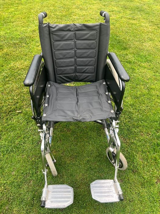 Cărucior cu rotile pentru persoane cu dezabilitati