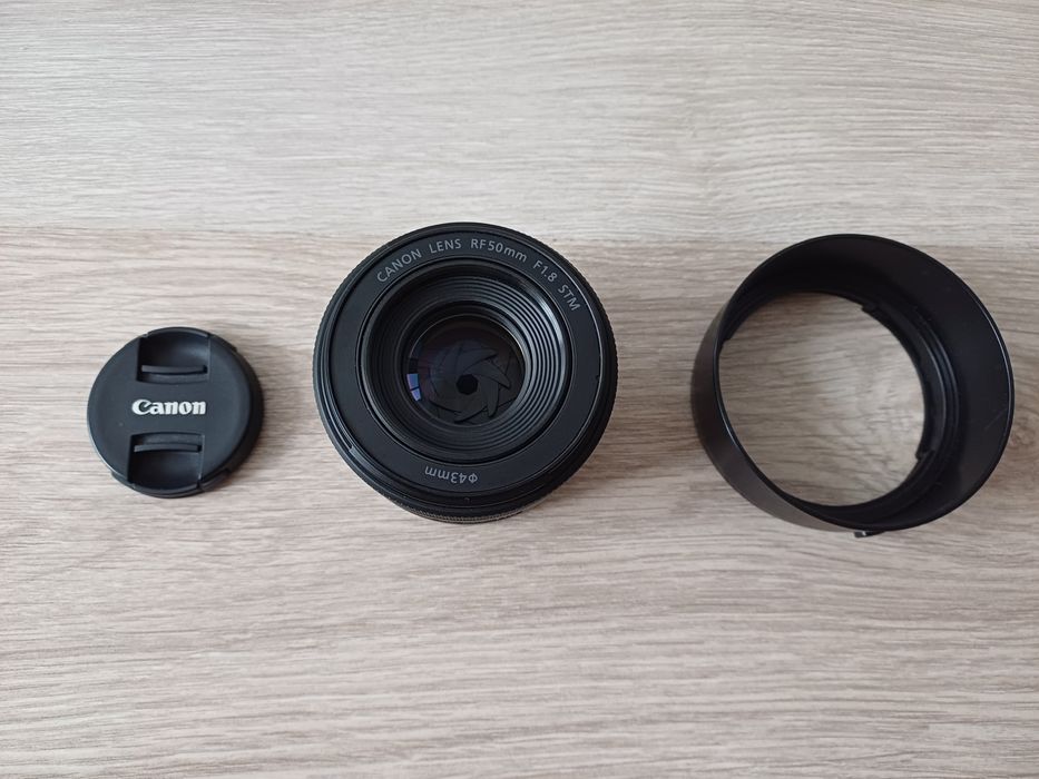 Canon RF 50 mm 1.8 + parasolar
