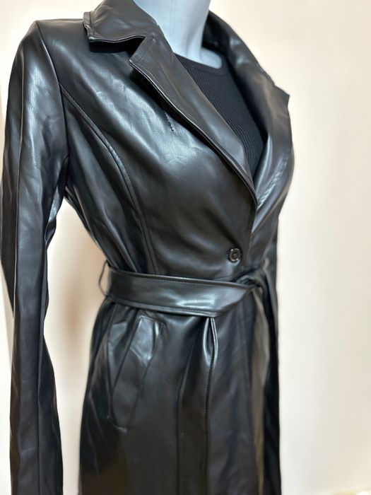 Черно кожено палто