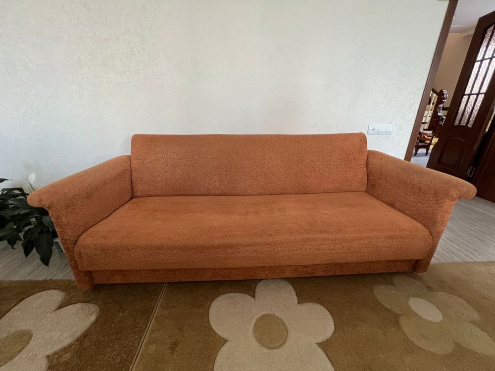 Продам Диван  хорошом состояние