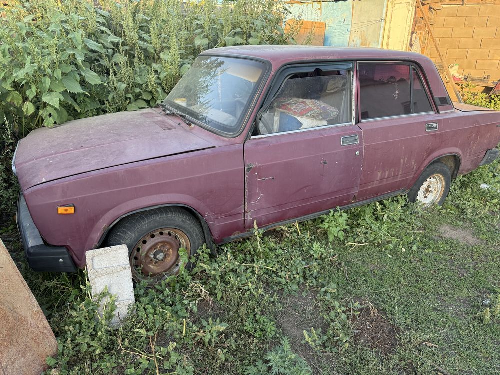 Продам жигули.можно на запчасть