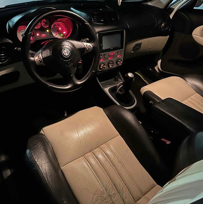Vând Alfa Romeo 147 1.9D