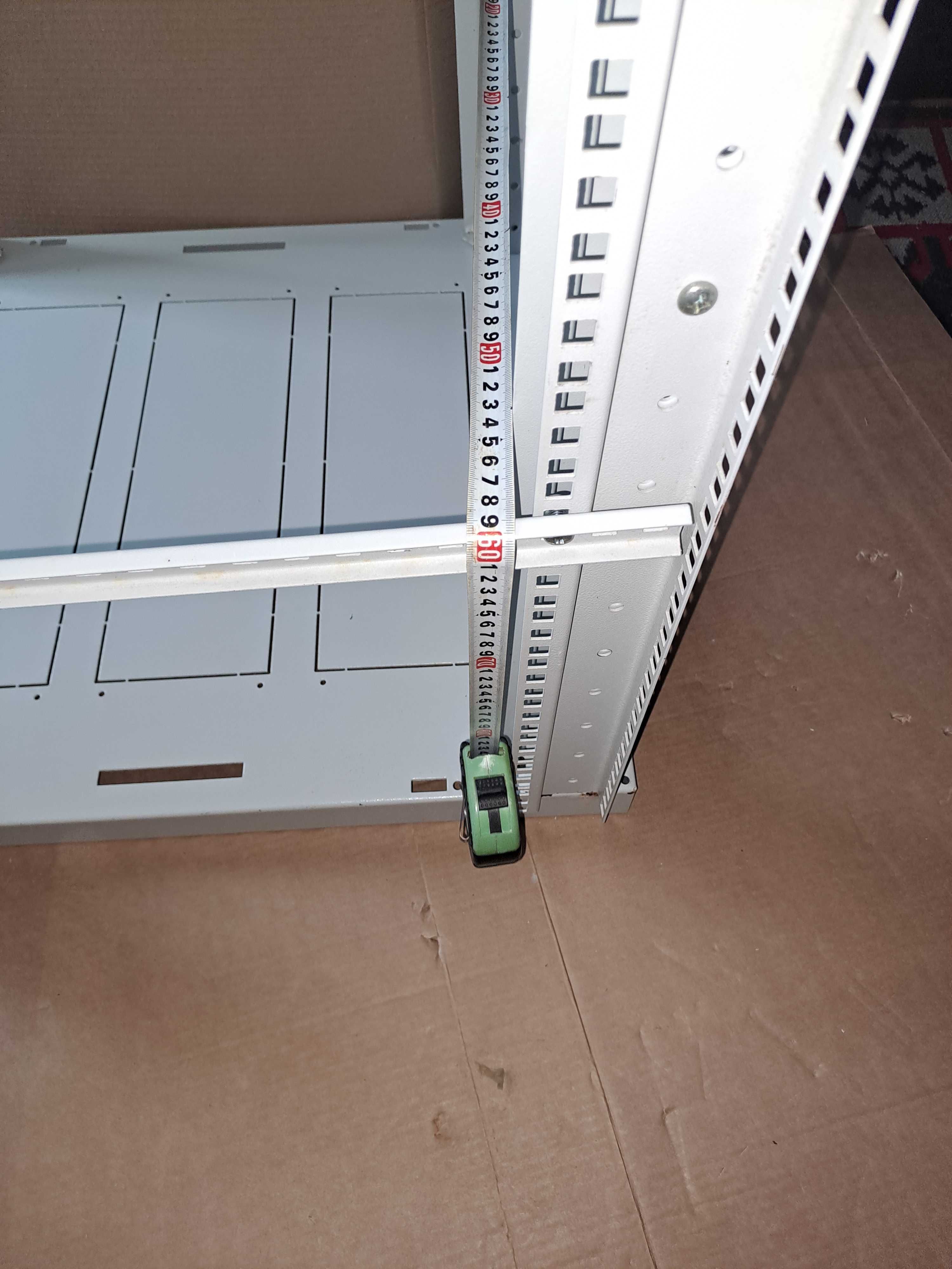Продавам комуникационен шкаф 19" за 32U