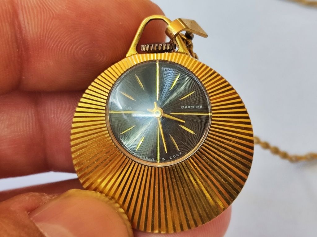 Дамски механичен часовник медальон slava 17 jewels