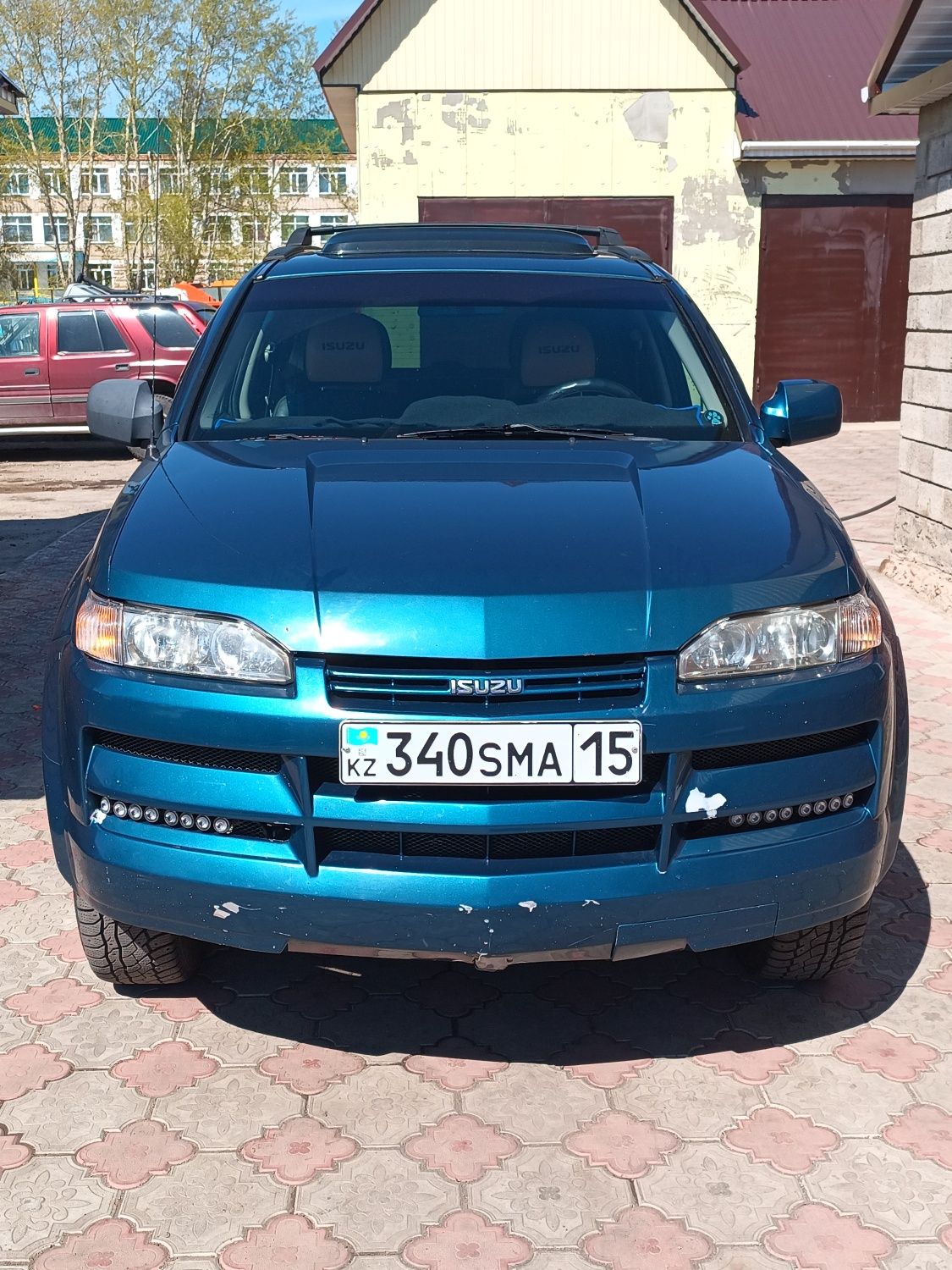 Isuzu axiom продам