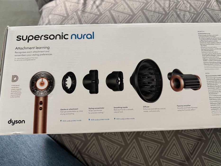 Vand Dyson supersonic nural nou in cutie proprie