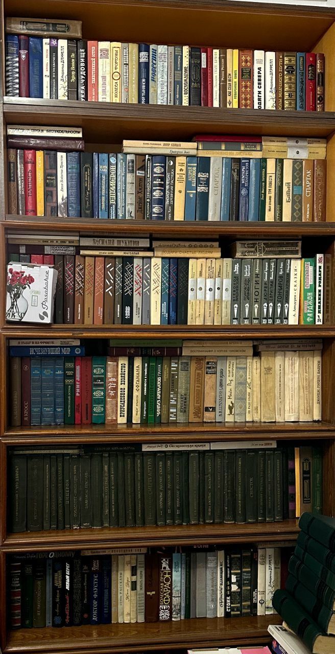 Акция спешите приобрести книги по 10.000 за штуку.