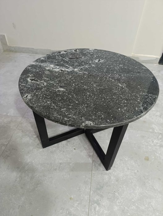 Продам журнальный столик новый поверхность из натурального камня.
