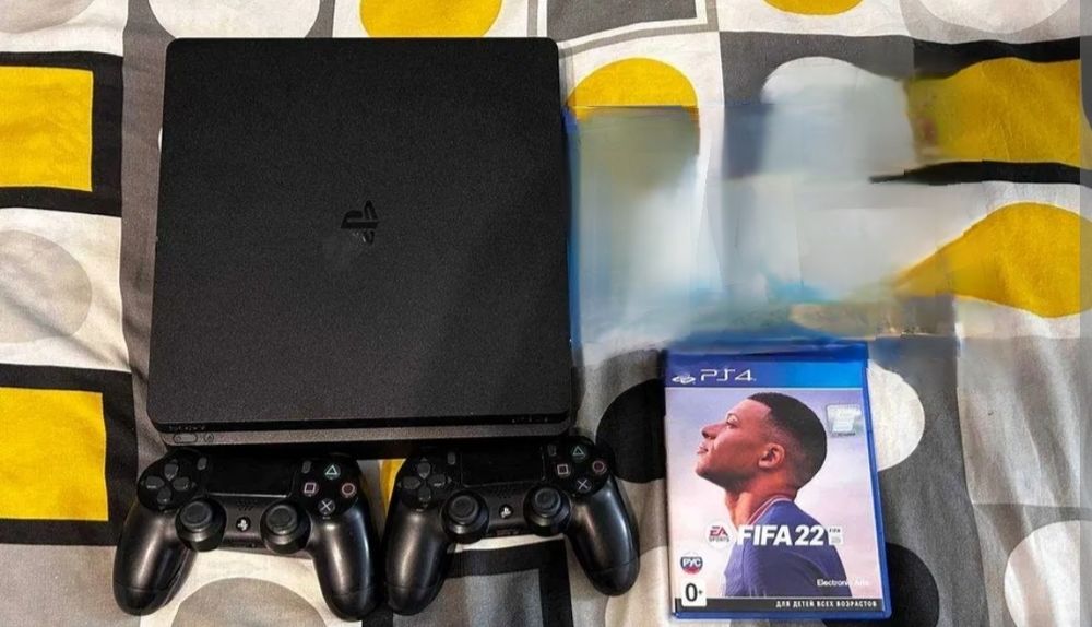 Playstation 4 в хорошем состоянии