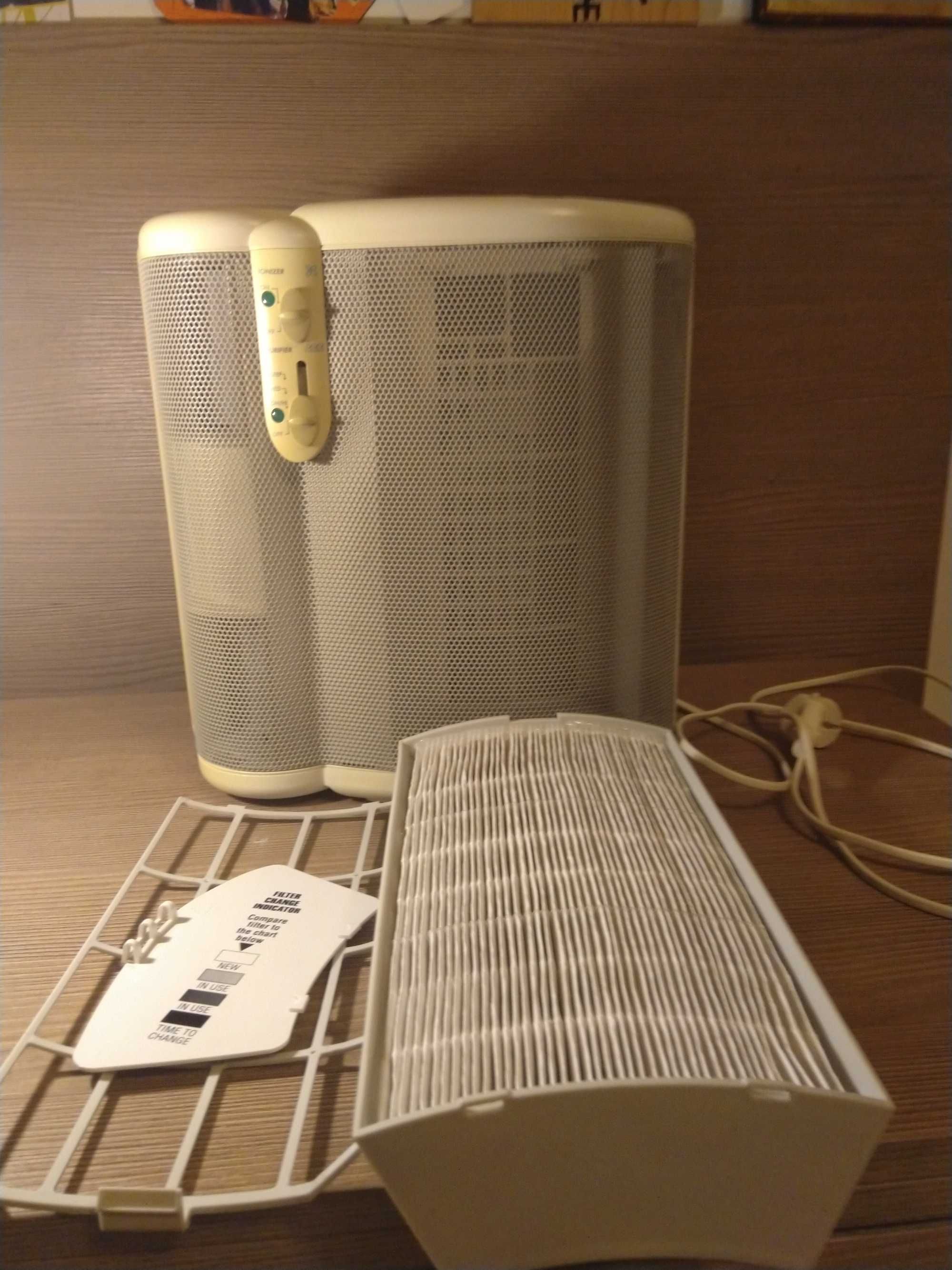 Пречиствател за въздух с йонизатор DeLongi Aria Puro DAP70