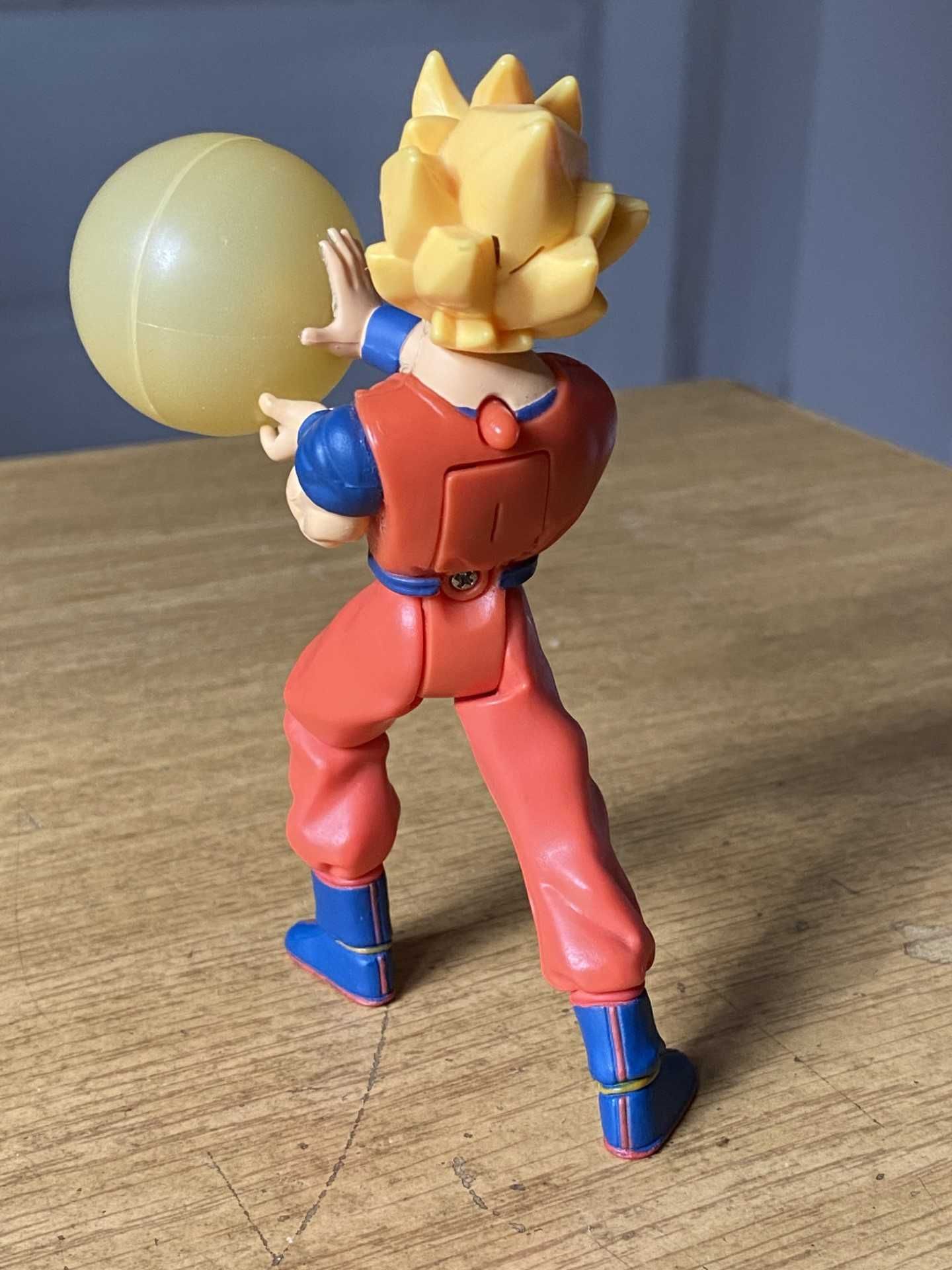 Figurina Son Goku Super Saiyan, Energy Blasters, Dragon Ball Z, 12 cm