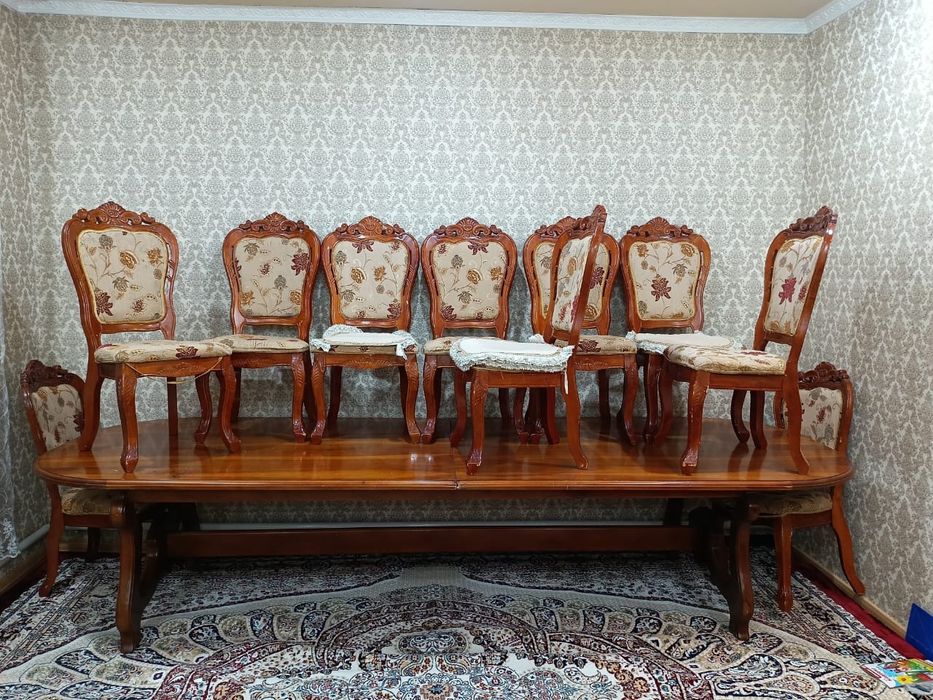 Продается стол со стульями