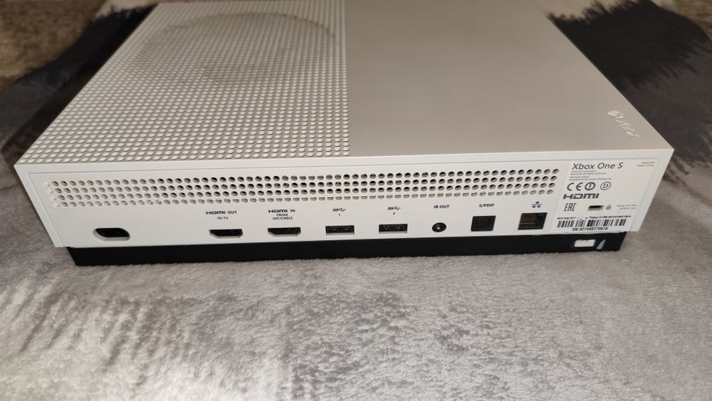 Xbox One S (500gb)