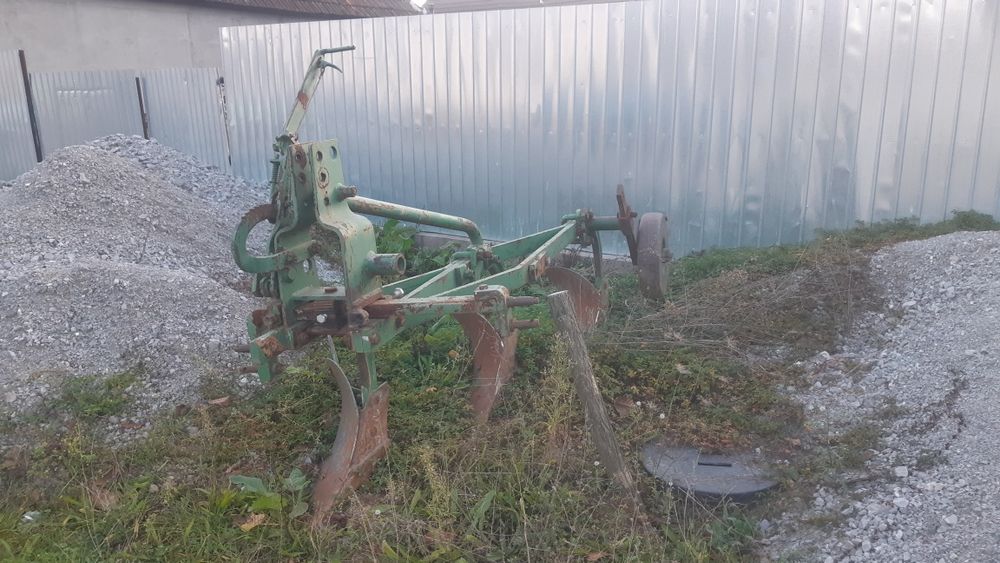 Plug Eberhardt dupa tractor