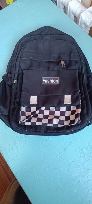 Срочно продам школьный рюкзак.