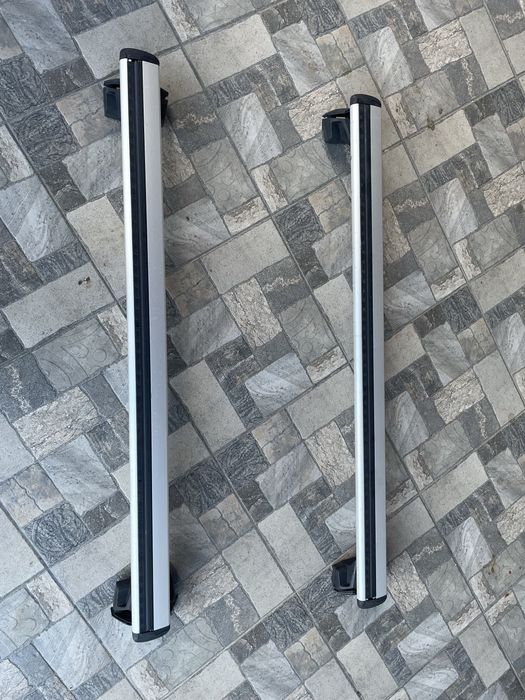 Kit Thule prindere pe bare integrate si kit Wingbar Evo pentru BMW