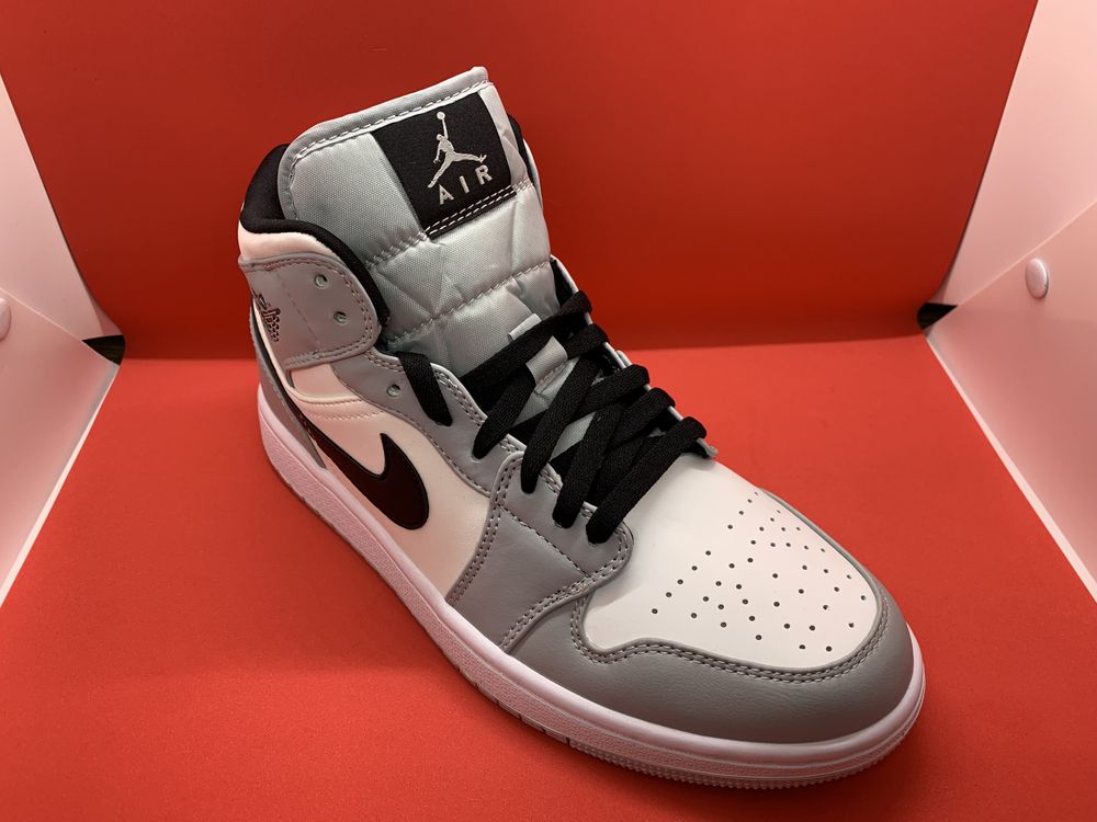 Jordan 1 Mid Light Smoke Grey sneakers