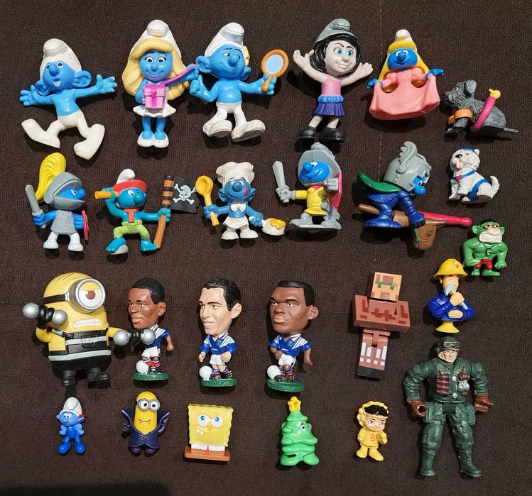 Lot 25 figurine - Smurfs (Strumfi), Minions, fotbalisti, etc.