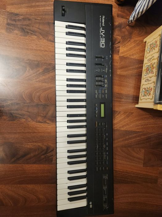 Sintetizator Roland jv-30