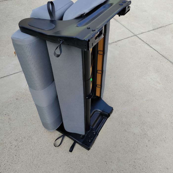 Трета седалка за Caddy