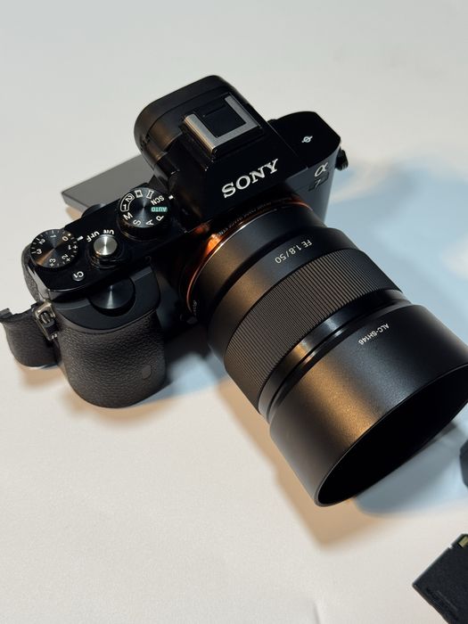 Sony R7 srochna sotiladi