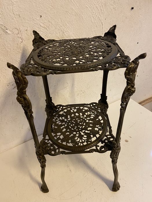 Поставка за цветя и камбана стари бронз