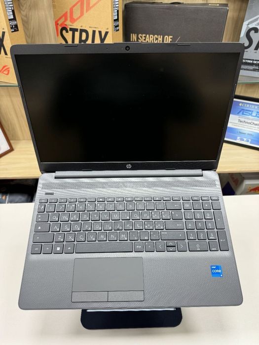 HP 250 G9, Intel core i5, 1235U, 8GB DDR, 512 SSD