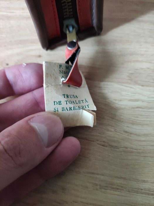 Trusă de toaletă și bărbierit (Colecție)