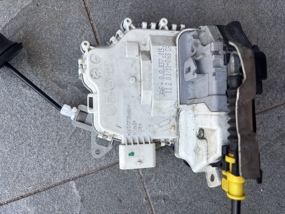 Vand broasca usa audi B8